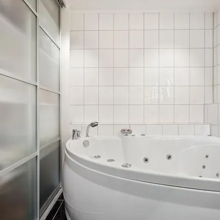 Large For Max 13pax דירה