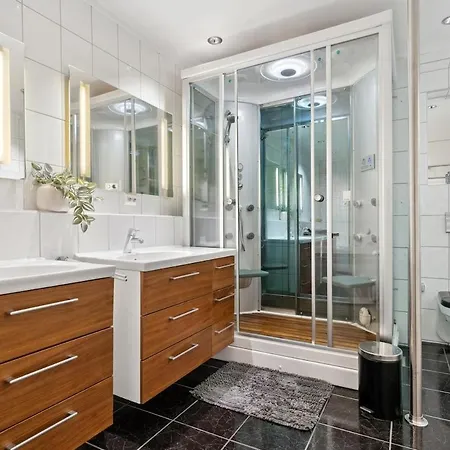 Large For Max 13pax Apartamento Tromsø